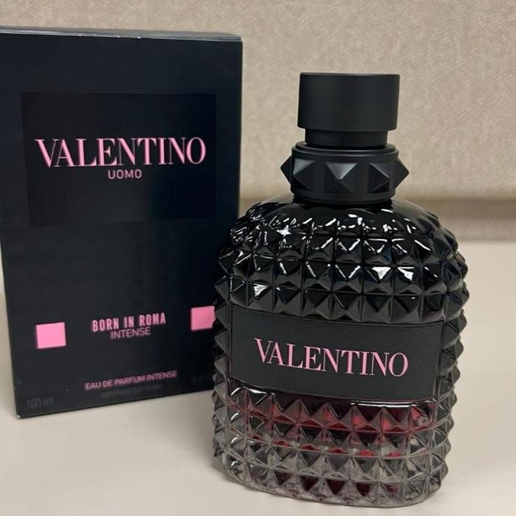 3 PERFUMES + 1 REGALO (212 vip black - Valentino BIR Intense - Le Beau Le Parfum + 1 perfumero)