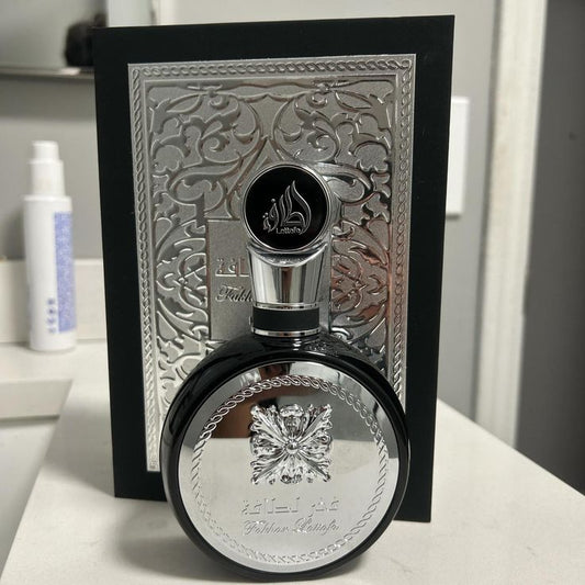 3 PERFUMES + 1 REGALO (Fakhar Black - Asad Bourbon - Khamrah + 1 Perfumero)